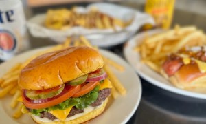 Beer Chili Dogs Cheeseburgers Missouri City TX Patio Restaurant Bluebonnet Grill